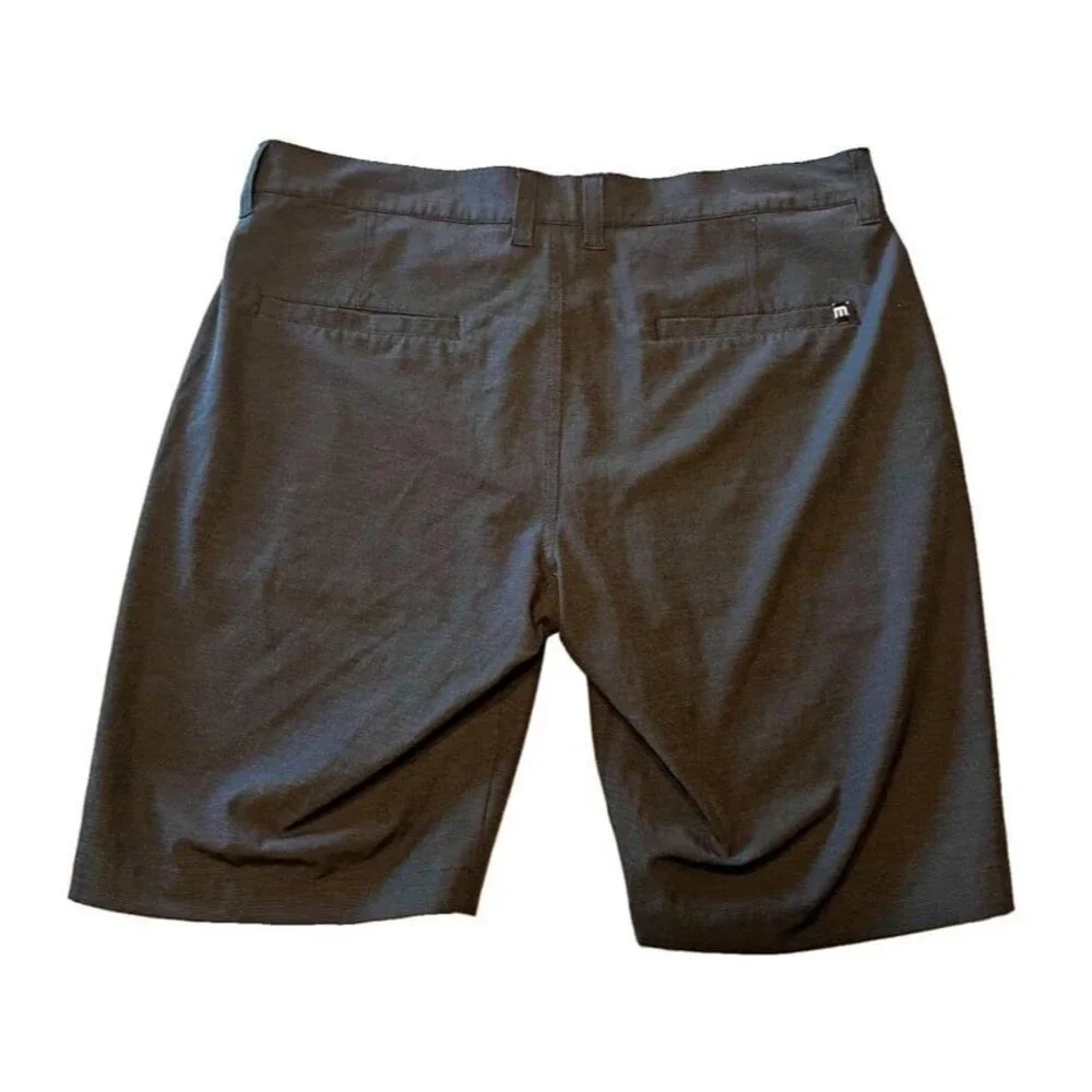 TravisMathew Men's Performance Golf Shorts Gray Flat Front Stretch Size 33